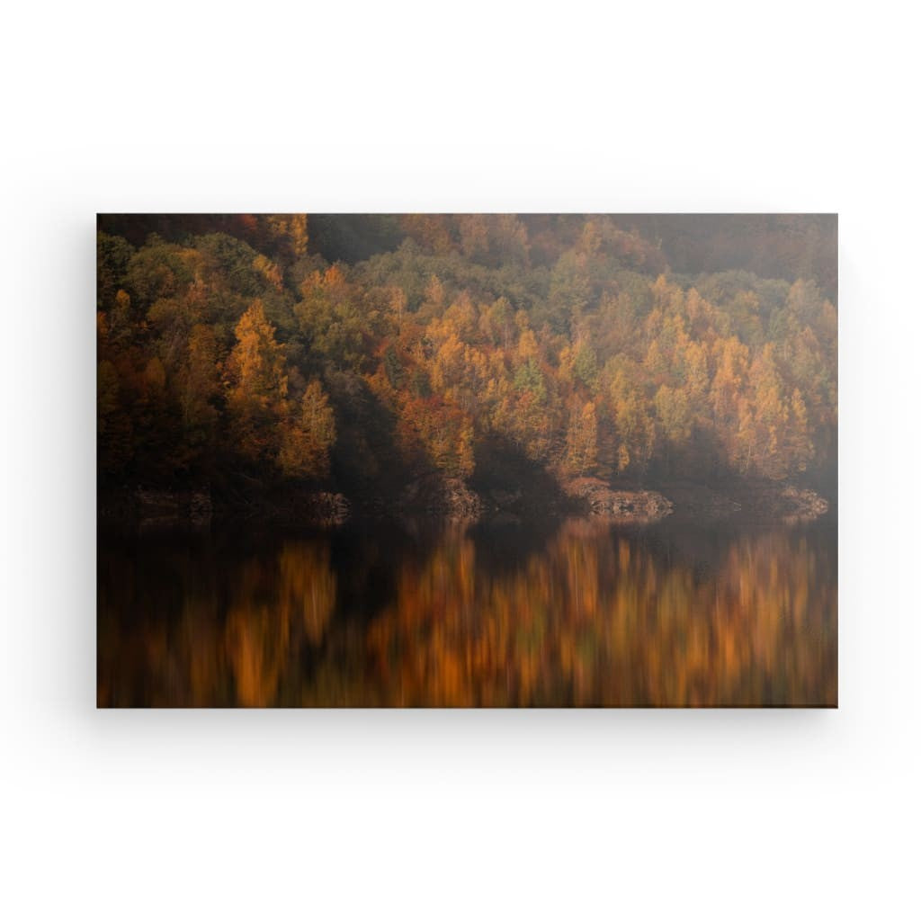 Reflecții aurii de toamnă: peisaj marin